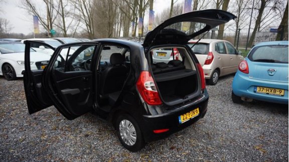 Hyundai i10 - 1.2 i-Drive Cool hele nette I10 met airco 89dkm nl auto boekjes en 1.2 motor - 1