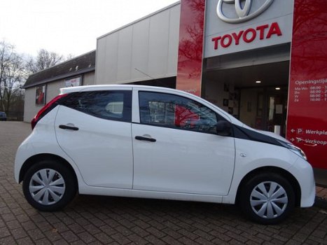 Toyota Aygo - 1.0 VVT-i x-fun / Aircondtioning / Radio / USB / Snelheidsbegrenser / Led Dagrijverlic - 1