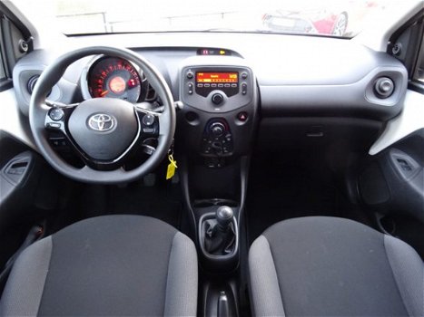 Toyota Aygo - 1.0 VVT-i x-fun / Aircondtioning / Radio / USB / Snelheidsbegrenser / Led Dagrijverlic - 1