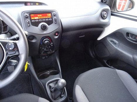 Toyota Aygo - 1.0 VVT-i x-fun / Aircondtioning / Radio / USB / Snelheidsbegrenser / Led Dagrijverlic - 1