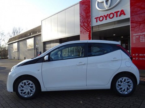 Toyota Aygo - 1.0 VVT-i x-play / Airconditioning / Smartphone Integration / Parkeercamera / Bluetoot - 1