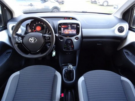 Toyota Aygo - 1.0 VVT-i x-play / Airconditioning / Smartphone Integration / Parkeercamera / Bluetoot - 1