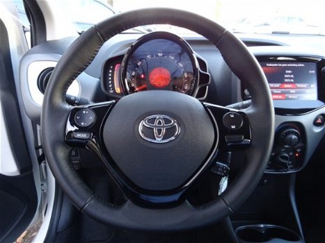 Toyota Aygo - 1.0 VVT-i x-play / Airconditioning / Smartphone Integration / Parkeercamera / Bluetoot - 1