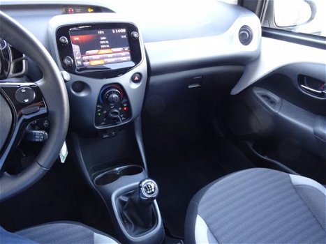 Toyota Aygo - 1.0 VVT-i x-play / Airconditioning / Smartphone Integration / Parkeercamera / Bluetoot - 1