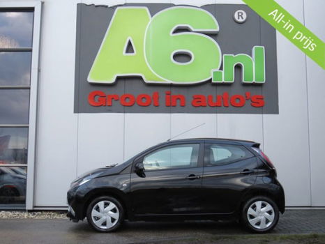 Toyota Aygo - 1.0 VVT-i x-play Achteruitrijcamera Bluetooth Airco - 1