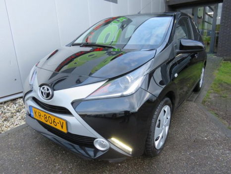 Toyota Aygo - 1.0 VVT-i x-play Achteruitrijcamera Bluetooth Airco - 1