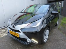 Toyota Aygo - 1.0 VVT-i x-play Achteruitrijcamera Bluetooth Airco