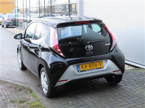 Toyota Aygo - 1.0 VVT-i x-play Achteruitrijcamera Bluetooth Airco - 1