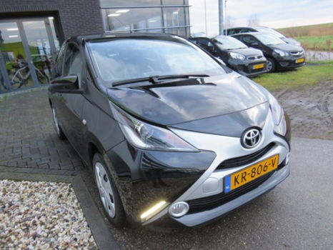 Toyota Aygo - 1.0 VVT-i x-play Achteruitrijcamera Bluetooth Airco - 1