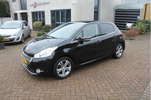 Peugeot 208 - 1.2 VTi Blue Lease Executive 5-Deurs Panoramadak Airco Nap 2e Eig Zwart - 1