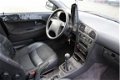 Volvo V40 - 1.8 V-Line Airco/Half lederen bekleding/Trekhaak/APK t/m 27-03-2020 - 1 - Thumbnail