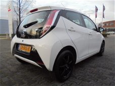 Toyota Aygo - 1.0 VVT-i x-play 1ste eigenaar, airco & parkeerhulpcamera