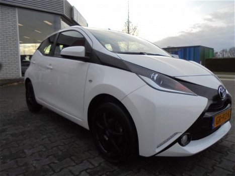 Toyota Aygo - 1.0 VVT-i x-play 1ste eigenaar, airco & parkeerhulpcamera - 1