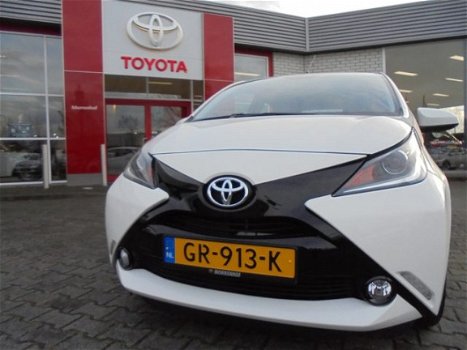 Toyota Aygo - 1.0 VVT-i x-play 1ste eigenaar, airco & parkeerhulpcamera - 1