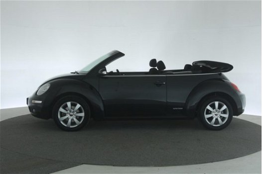 Volkswagen New Beetle Cabriolet - 1.6i United Aut. [ Stoelverw. PDC Airco Cruise ] - 1