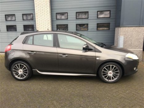 Fiat Bravo - 1.4 Edizione Prima (nieuw door ons geleverd) (cruise.ctrl - clim.ctrl - 17'' LMV - NAVI - 1