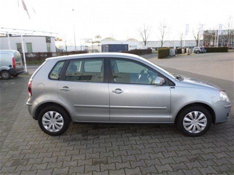 Volkswagen Polo - 1.2-12V Comfortline - 1