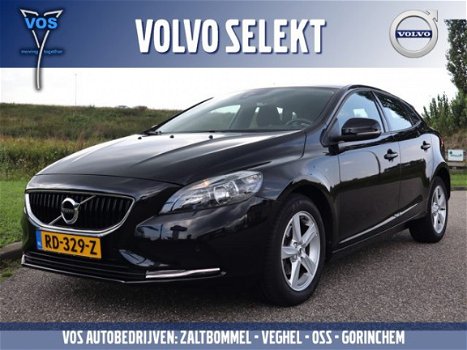 Volvo V40 - D2 Kinetic | Business Pack Connect | Parkeersensoren voor + achter | Euro 6 | Dealer ond - 1