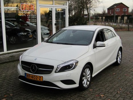 Mercedes-Benz A-klasse - 180 STYLE, ZIRRUSWEIS, NAVIGATIE, 60626 KM NIEUWSTAAT DECEMBER AANBIEDING - 1