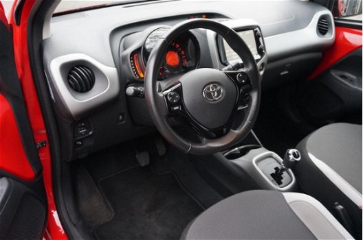 Toyota Aygo - 1.0 VVT-i 69pk 5D x-shift x-play - 1