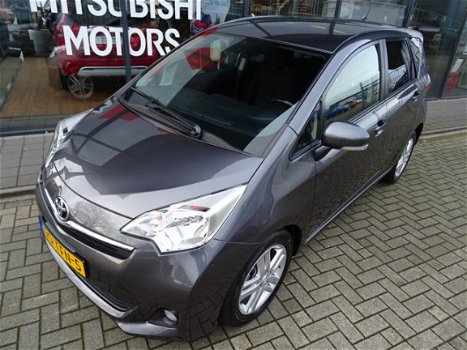 Toyota Verso S - 1.3 VVT-i Dynamic *NAVIGATIE*CAMERA ACHTER*CLIMATE CONTROL* DEALER ONDERHOUDEN* 1e - 1