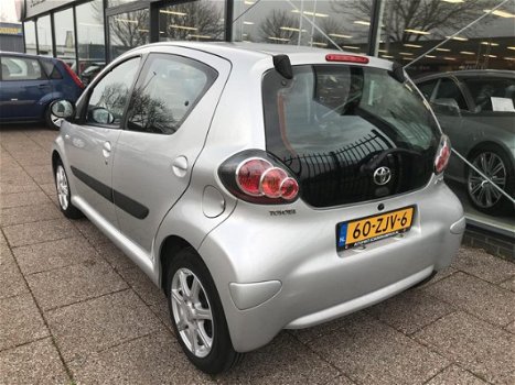 Toyota Aygo - 1.0 68PK Aspiration 5-Deurs Airco Lichtmetaal Elektrisch pakket - 1