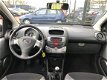 Toyota Aygo - 1.0 68PK Aspiration 5-Deurs Airco Lichtmetaal Elektrisch pakket - 1 - Thumbnail