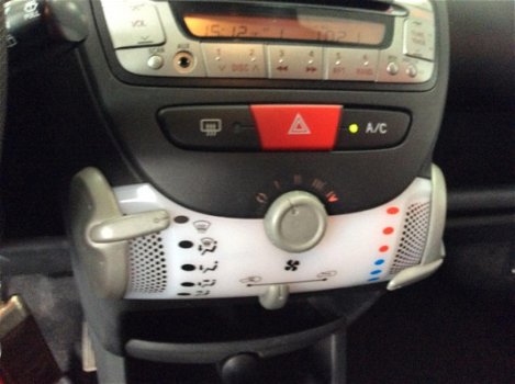 Toyota Aygo - 1.0 VVT-i 5D Now Airco - 1