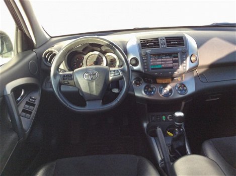 Toyota RAV4 - 2.0 16v VVT-i 4WD 158pk Executive Business - 1