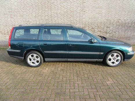 Volvo V70 - 2.4 Comfort Line YONGTIMER - 1