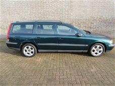 Volvo V70 - 2.4 Comfort Line YONGTIMER