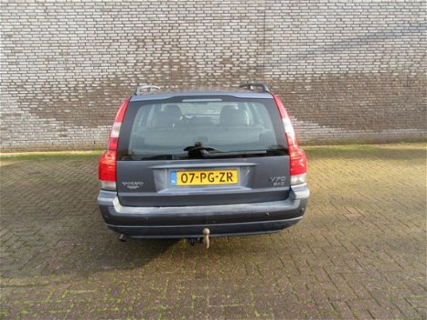 Volvo V70 - 2.4 D Comfort Line YONGTIMER - 1