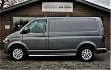 Volkswagen Transporter - 2.0 TDI 140pk | DSG Aut | Leer | 3-zits | Navi | Airco | Trekh | Side bars