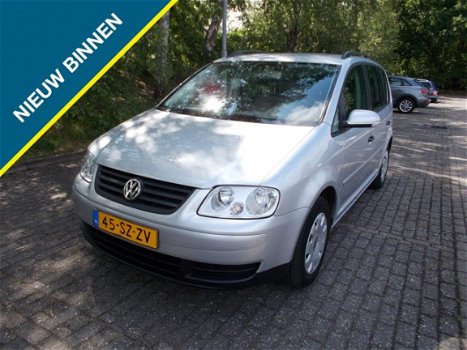 Volkswagen Touran - 1.6-16V FSI Business - 1