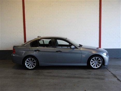 BMW 3-serie - 318i Aut. Dynamic Executive NAVI/CLIMA/CRUISE/PDC/LMV - 1