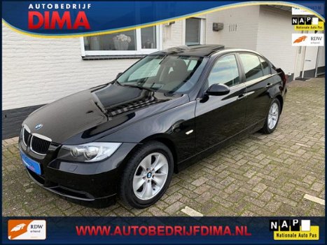 BMW 3-serie - 320i Executive / Xenon/ Stoelverwarming/ Cruise Control/ PDC/ ECC - 1