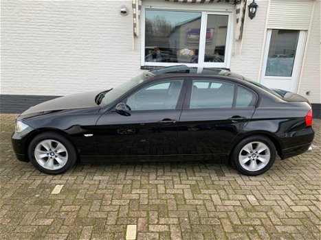 BMW 3-serie - 320i Executive / Xenon/ Stoelverwarming/ Cruise Control/ PDC/ ECC - 1