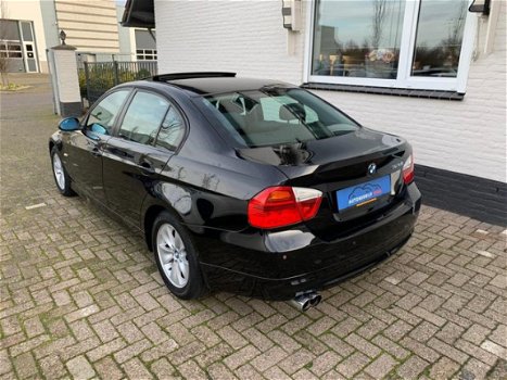 BMW 3-serie - 320i Executive / Xenon/ Stoelverwarming/ Cruise Control/ PDC/ ECC - 1