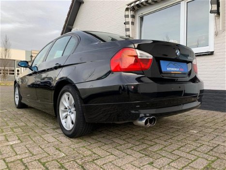 BMW 3-serie - 320i Executive / Xenon/ Stoelverwarming/ Cruise Control/ PDC/ ECC - 1