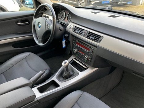 BMW 3-serie - 320i Executive / Xenon/ Stoelverwarming/ Cruise Control/ PDC/ ECC - 1