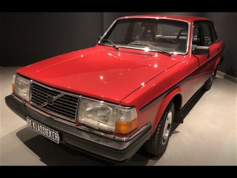 Volvo 240 - DL - 1