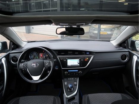 Toyota Auris Touring Sports - 1.8 Hybrid Dynamic | pano'dak | navi | trekhaak | led | - 1