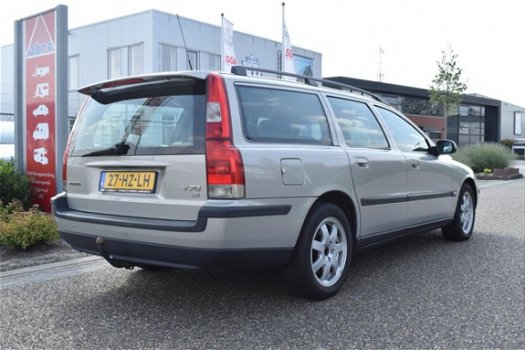 Volvo V70 - 2.4 Comfort Line - 1