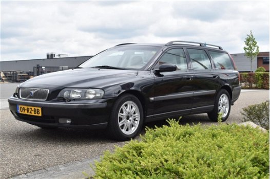 Volvo V70 - 2.4 D5 Comfort Line - 1