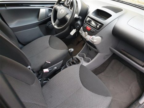 Toyota Aygo - 1.0-12V Comfort BJ.2010 / Zwart / Airco / 5drs / Lichtmetalen Velgen - 1