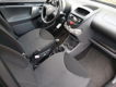 Toyota Aygo - 1.0-12V Comfort BJ.2010 / Zwart / Airco / 5drs / Lichtmetalen Velgen - 1 - Thumbnail