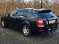 Skoda Octavia Combi - 1.6 TDI Businessline Navi / Clima / Lmv / Blanke dakrails / + PAKKET