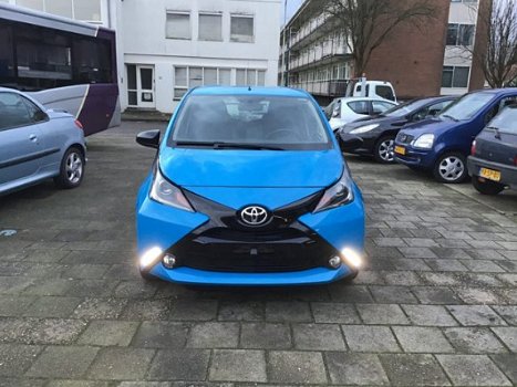 Toyota Aygo - 1.0 VVT-i x-play - 1