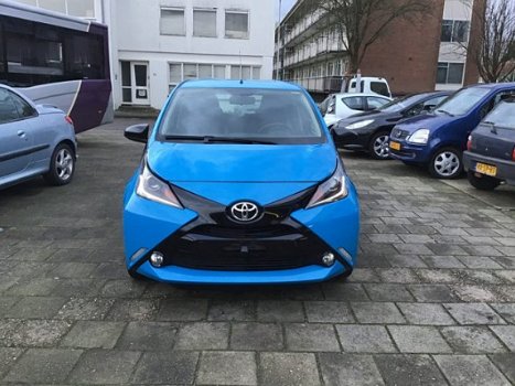 Toyota Aygo - 1.0 VVT-i x-play - 1