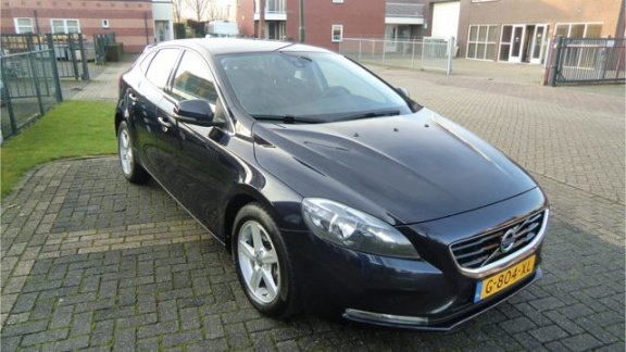 Volvo V40 - 2.0 D3 150 Pk Momentum Euro 6 Half leder Ecc-airco Navi Lmv Pdc 6-Bak enz. GEEN AFLEVERI - 1